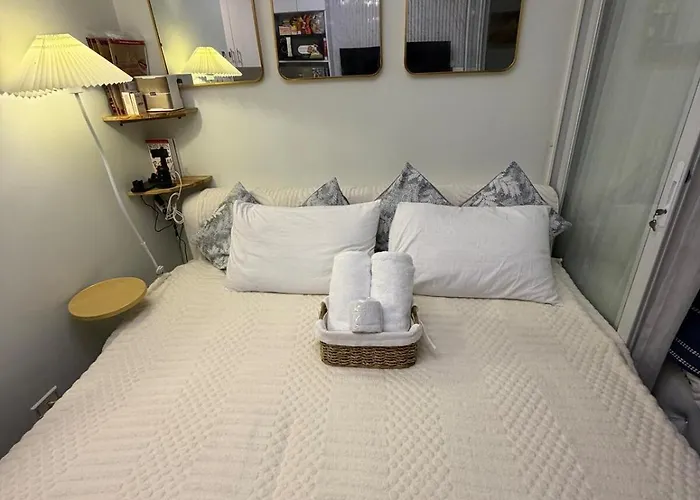 Near Moa&naia Cozy In Pasay Bed & Breakfast Manila